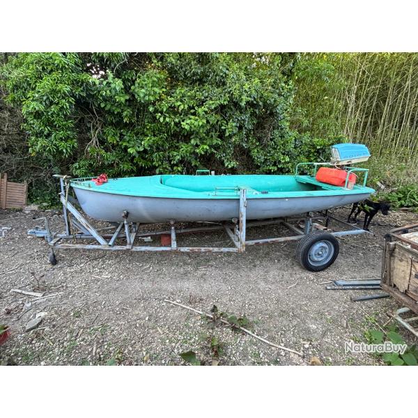 Ensemble barque remorque et moteur