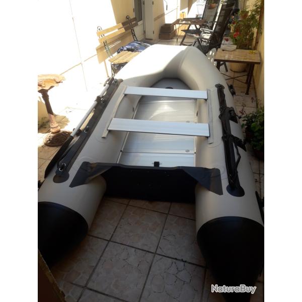 Annexe avec plancher aluminium et moteur �lectrique et batterie