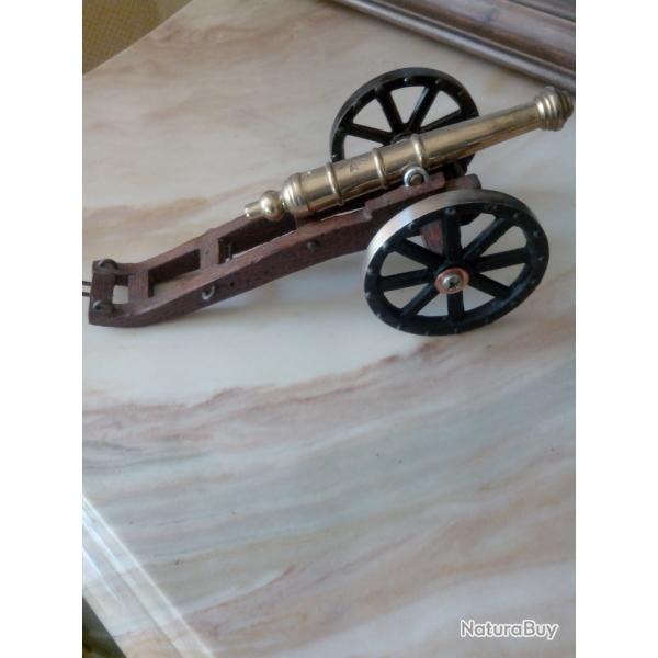 Petit canon d'artillerie de collection