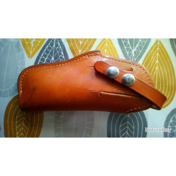 �tui cuir pour arme courte