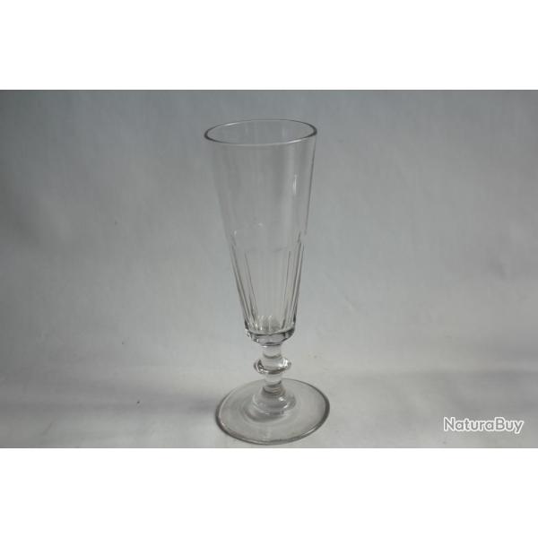Ancienne fl�te � champagne cristal