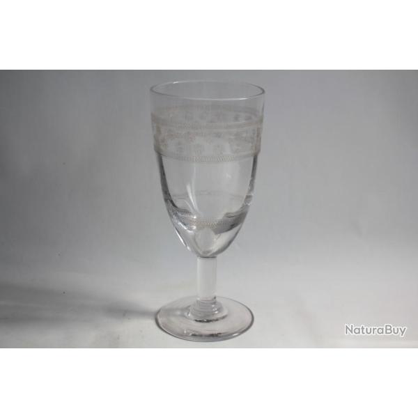 Ancien verre � absinthe grav�