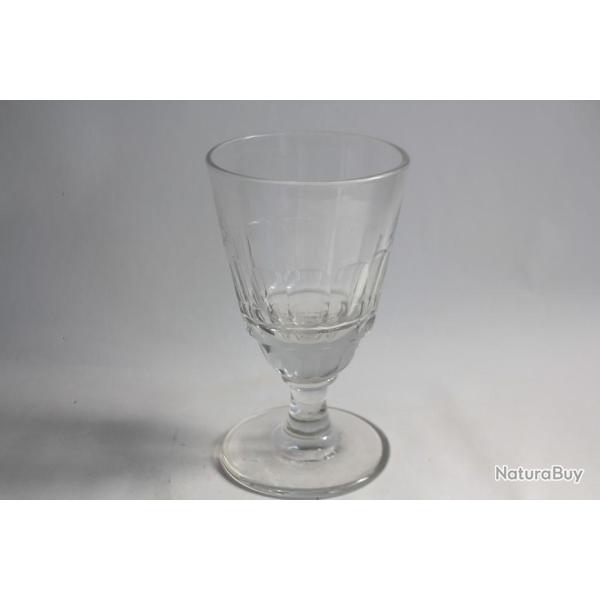 Ancien verre � absinthe