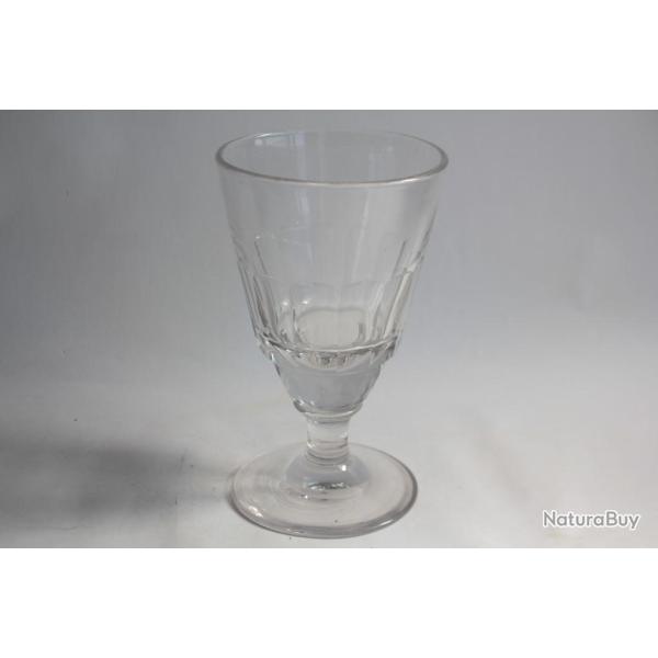 Ancien verre � absinthe