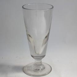 Ancien verre à absinthe avec dose gravée
