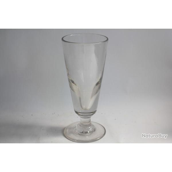 Ancien verre � absinthe avec dose grav�e