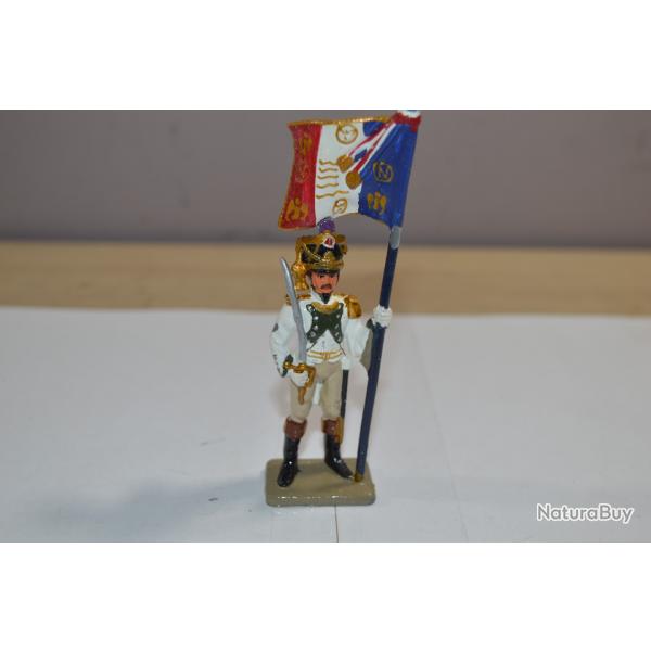 Soldat de plomb/  Starlux - La grande arm�e de Napol�on - Officier porte-drapeau du 4e rg  (24)