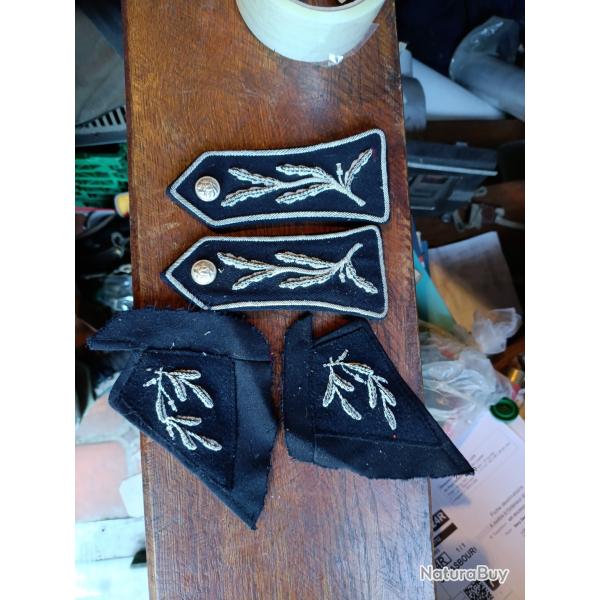 Lot d �paulettes d officier