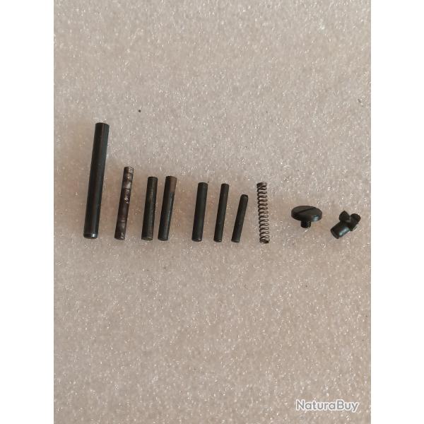 Lot petite pi�ces Erma EP 882 P38 en 22lr