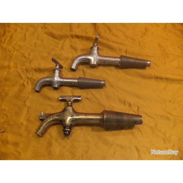 LOT robinet  ANCIENS.  2 en  �tains et 1 en bronze avec marquage : SEGIN MACON