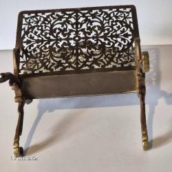 Ancien porte lettres, papiers en laiton antique provenant d'Angleterre, avec poignée en forme de dau