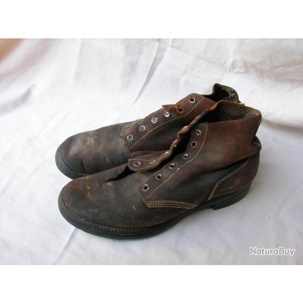WW2 US PAIRE DE BRODEQUINS MILITAIRES AM�RICAINES CUIR RETOURN� TAILLE 8 1/2 29,5 CM ( 39-45 )