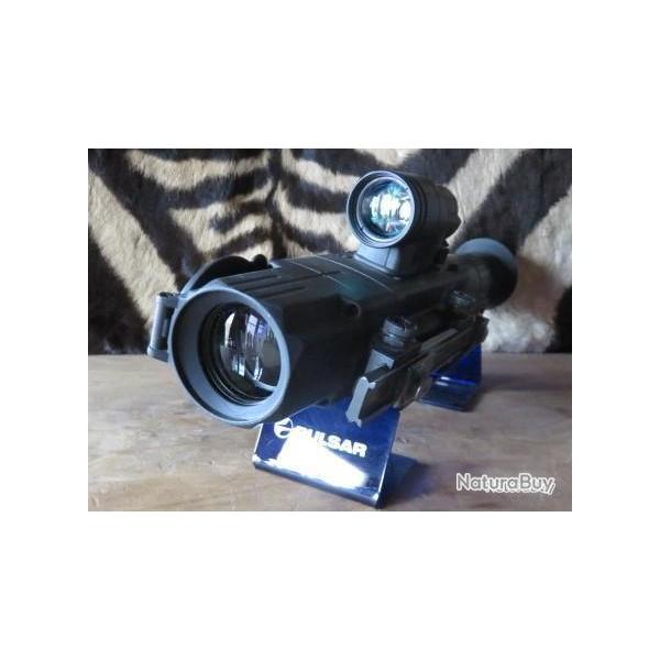 Lunette de vision nocturne PULSAR Ultra N450 avec montage pivotant, sacoche et chargeur