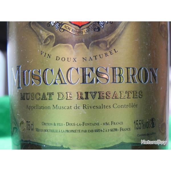 UNE BOUTEILLE DE MUSCAT DE RIVESALTE ANNEES 80