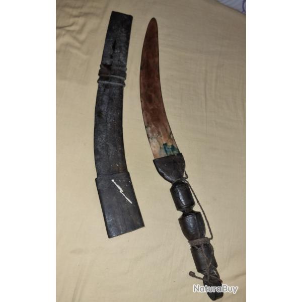 Sabre africain avec fourreau en cuir