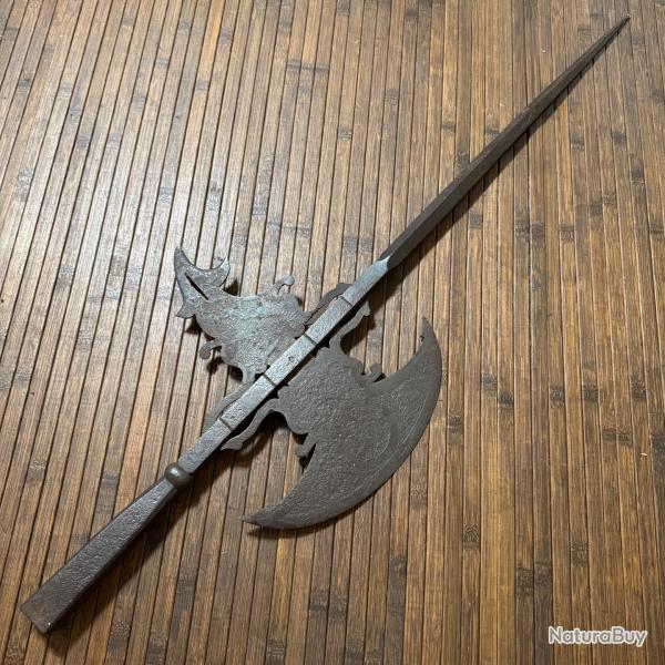 IMPORTANT FER DE HALLEBARDE FER FORG� ET GRAV� 2,6 kg pour 93 cm XVlll �me