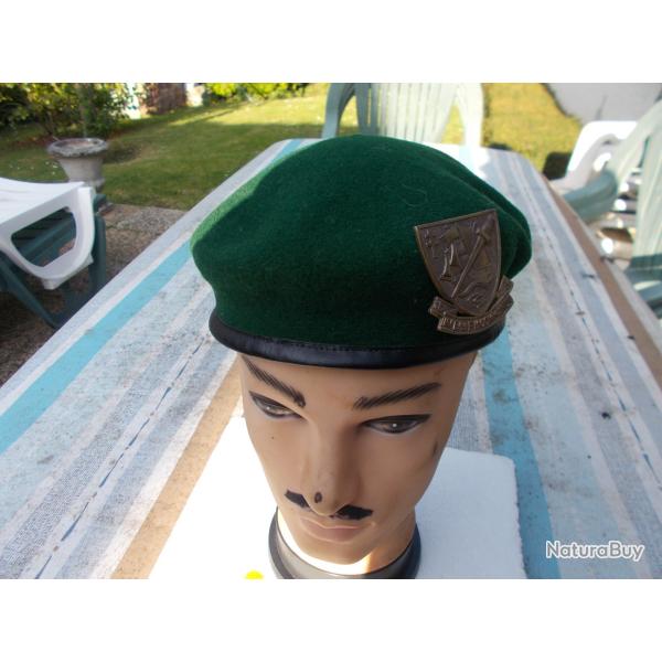 bret vert commando KIEFFER,avec son insigne numrot,tat neuf