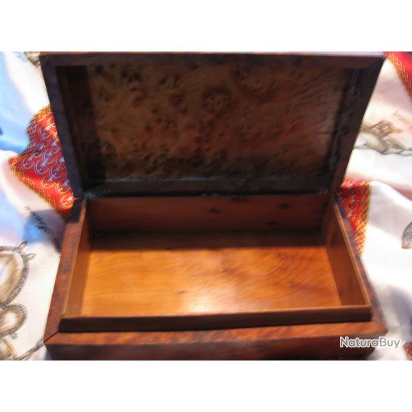 coffret bois vide en loupe d'orme 24x14x5,8 cm avec incrustations nacr�es