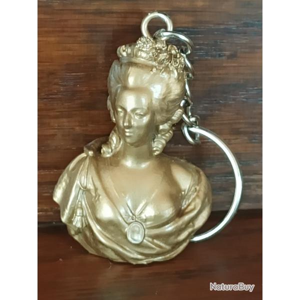 Porte cl�s dor� de Marie Antoinette Reine de France 5 cm
