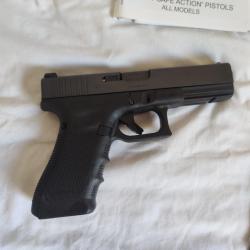 glock 17 Gen4 bien entretenu avec ses accessoires