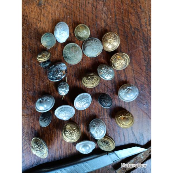 Lot de boutons divers grenade