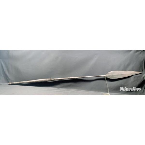 ANCIENNE ET BELLE LANCE AFRICAINE SANGO, XIX SIECLE, CENTRAFRIQUE,  FER BLANC ET BOIS SCULPTE