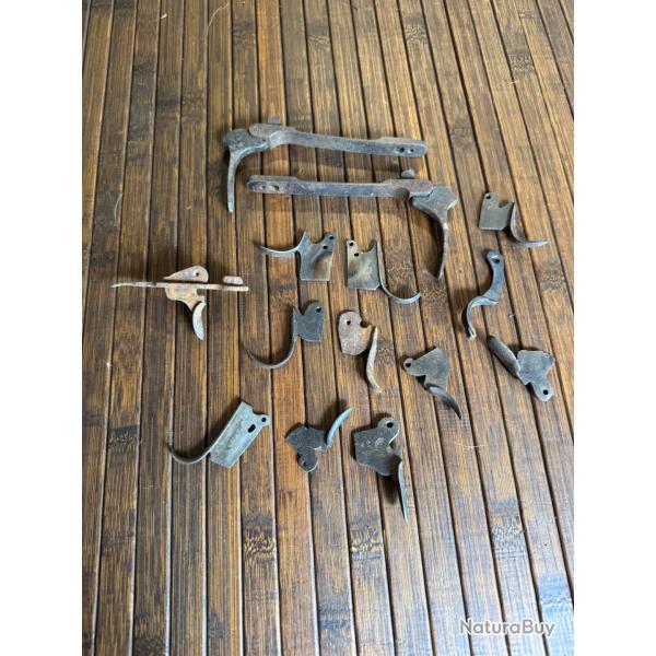 LOT DE PI�CES ARMES 14 QUEUES DE D�TENTE FUSIL CARABINE PISTOLET DONT R�GLEMENTAIRE