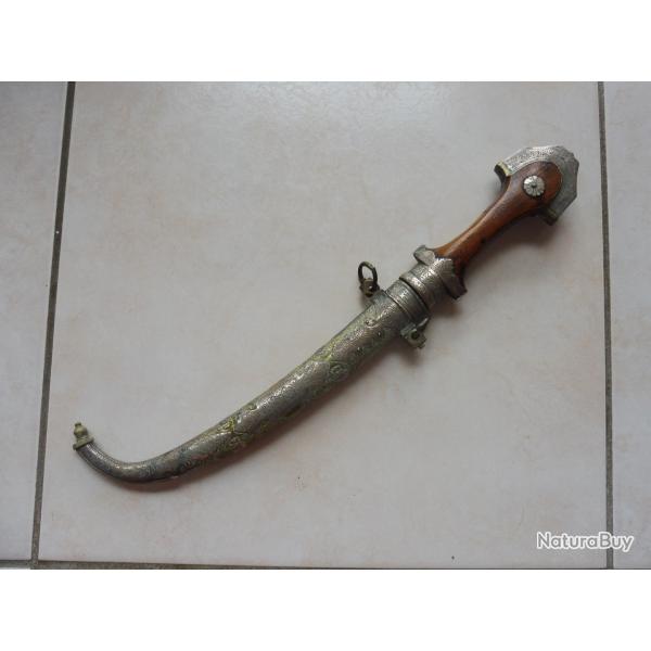 POIGNARD MAROC XIX�  CHAPEAU GENDARME  BOIS  LAITON & ARGENT
