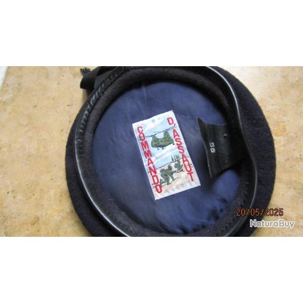 b�ret r�cent sans doute neuf commando d'assaut T55 +insigne  infanterie ou autre au choix