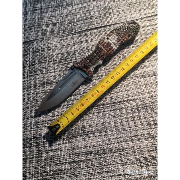 Couteau de poche ��camouflage �� Third