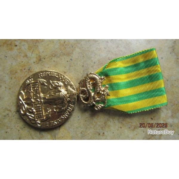 MEDAILLE COMMEMORATIVE GUERRE INDOCHINE Corps Exp�ditionnaire Fran�ais Indo dor�e Vietnam