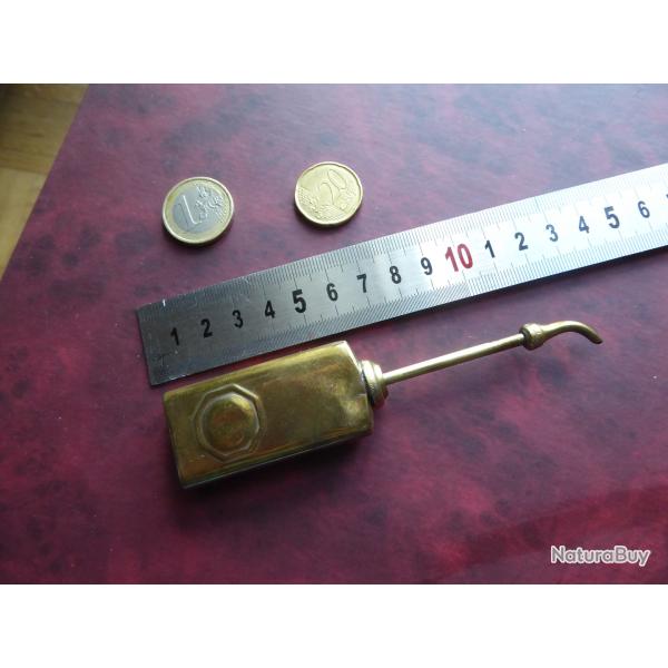 RARE!!!petite burette a bec r�tractable  8 cm � 12 cm