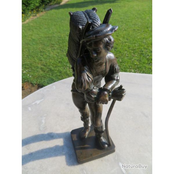 Sculpture en Bronze patin� repr�sentant un homme portefaix dans le Style de la Renaissance (XIX�)