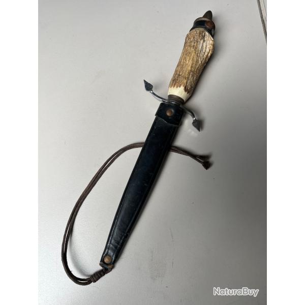 Poignard, dague d'achat personnel des appel�s en Algerie, type goumiers, b�ret rouge, parachutiste.