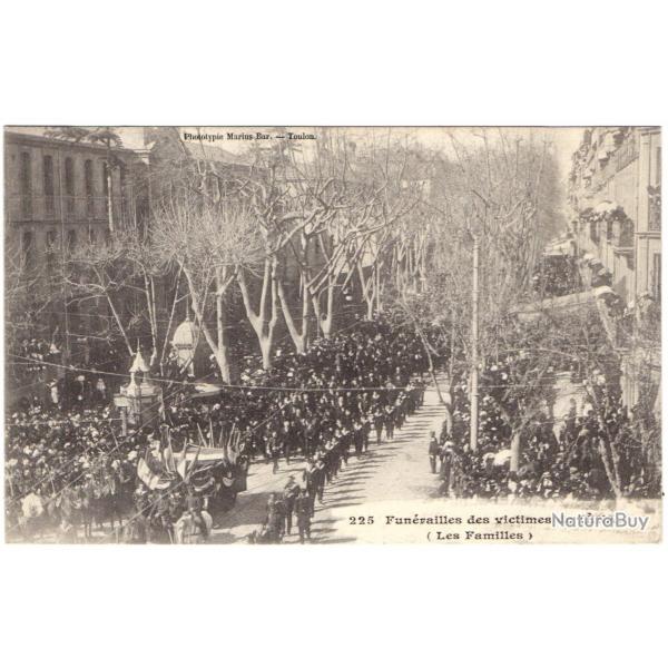 CPA - Fun�railles des Victimes du IENA ( Les Familles)  N�1375