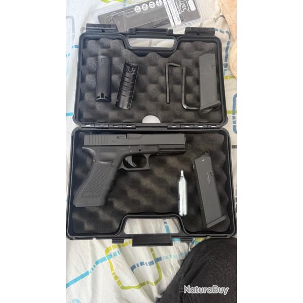 Glock 17 gen4 cybergun comme neuf avec nouveau chargeur