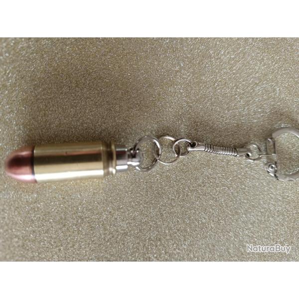 Joli porte cl�s cartouche 45 auto