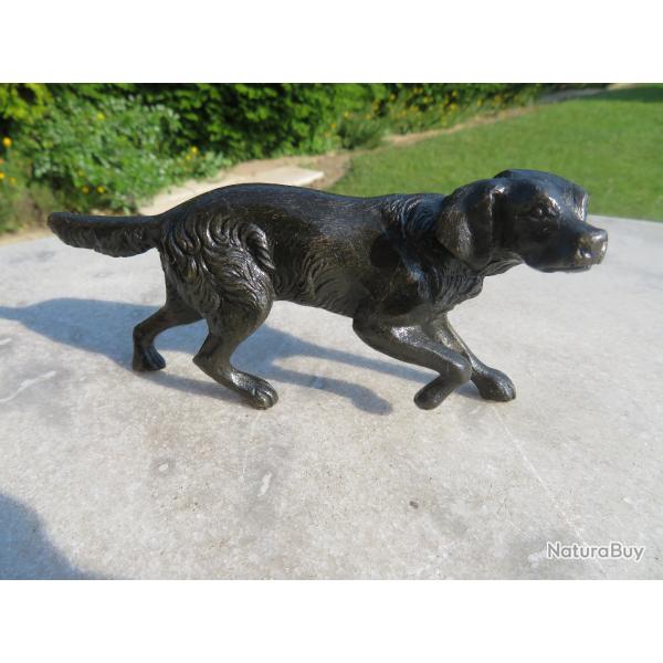 Ancienne sculpture en Bronze � patine nuanc� repr�sentant "Un chien de chasse a l'arr�t" (XIX-XX�)