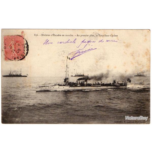 CPA - Marine Militaire -Division d'Escadre en marche- Au premier plan le Torpilleur Cyclone N�246