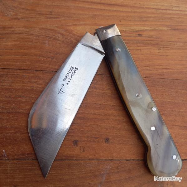 Grand Couteau DONJON PARAPLUIE � L �PREUVE Manche en R�sine