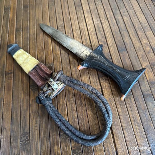 JOLIE POIGNARD DE BRAS TOUAR�GUE EN CUIR ET PEAU DE REPTILE