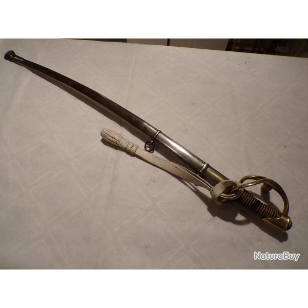 Sabre de cavalerie 1816 avec sa dragonne.