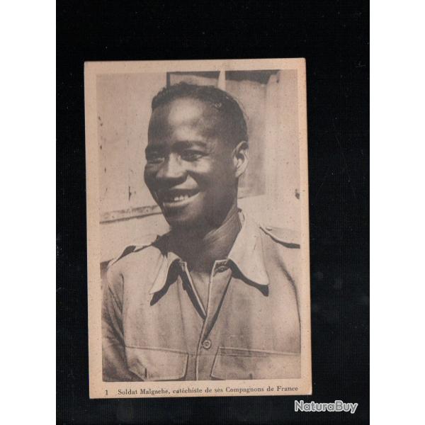 cpa soldat malgache cat�chiste de ses compagnons de france
