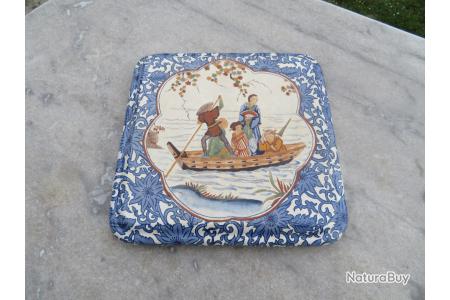 Ancien grand plat en faience d'espagne initiales dessous - Décoration