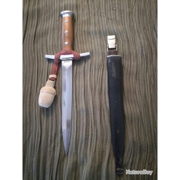 Dague d'Officier de l'Arm�e suisse Ann�es 40 Dragonne rouge avec fils d'argent Gland blanc cass�.