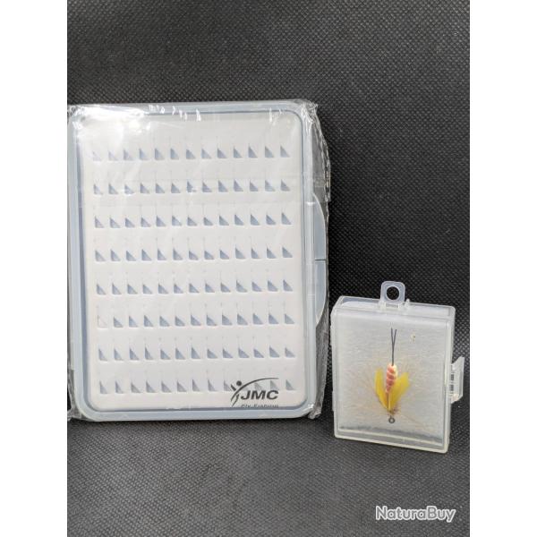 Bote  mouches destockage 12.5 cm x 10 cm x 1.3 cm env. (voir les photos ! )+ Offert une mouche !