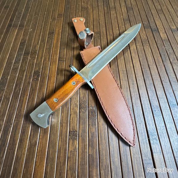 COUTEAU - POIGNARD TYPE BA�ONNETTE DANS SON FOURREAU