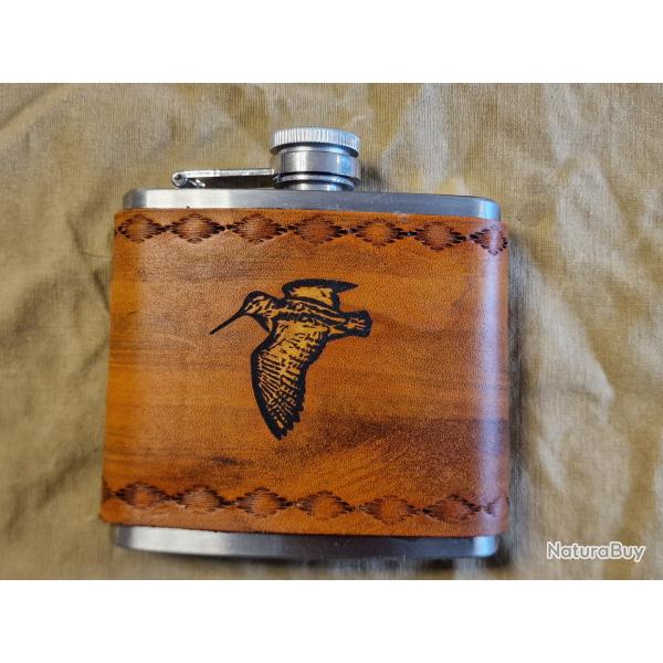 Id�e cadeau artisanal - flasque � alcool "b�casse" en acier et cuir