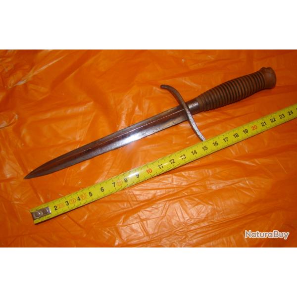 DAGUE , POIGNARD , VERTU ?