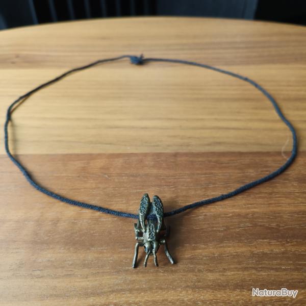 Collier Pendentif Guepe Insecte Laiton Origine Tha�lande Asie